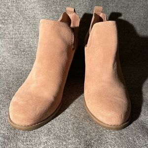 TOMS Kallie Suede Buck Wedges